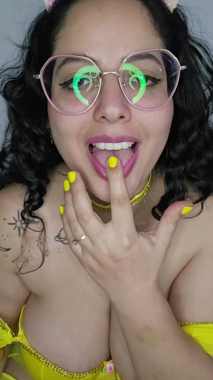 Eddie Queens: Eddie Queens ft. babyluna939 - Princess Belle Smoking Fetish, Smoke Blowjob...