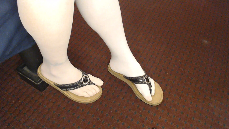 Abby Anna: 플립플롭 추측 가죽의 허벅지 스타킹