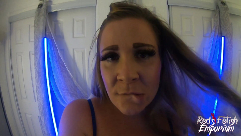 Reds Fetish Emporium: Giantess Blueberry Eater