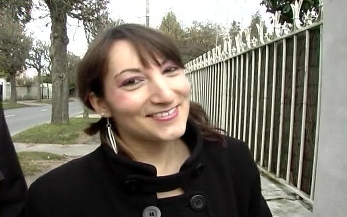 Planete Francaise: Tesuda morena garota da França gosta de um duro cu