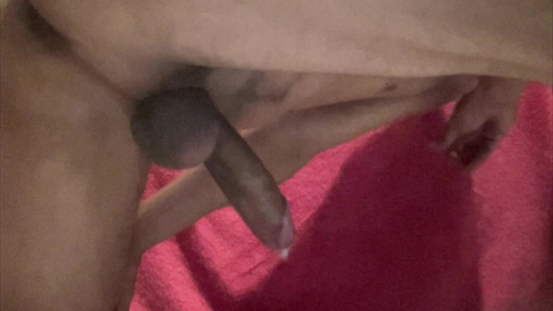 Naughty Cock: Melancap dengan belakangnya berpaling.