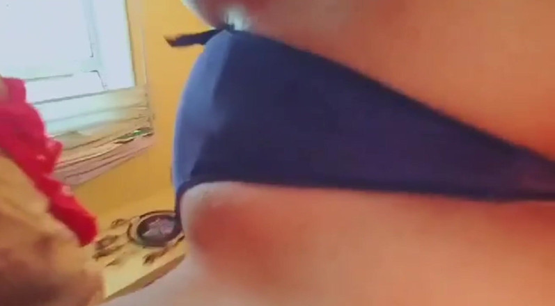 Gonna make you squirt: Tôi tự đụ mình khi mặc áo ngực và quần lót của...