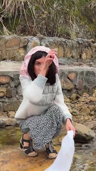 Una chica modesta del pueblo está haciendo una audición para una gran película