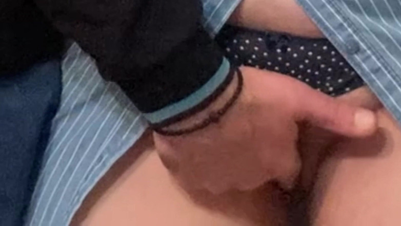 Niki studio: 지하철에서 낯선 사람이 손가락으로 손가락으로 젖어 있는 핫한 보짓물 보지