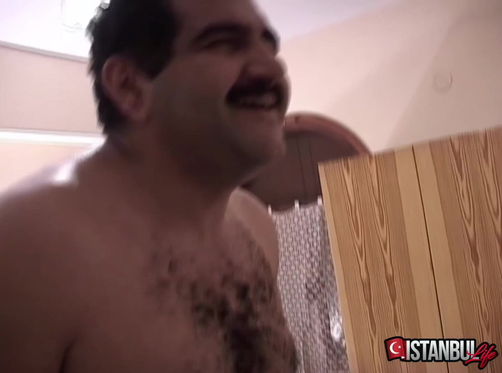 Istanbul life: Sahin K अपने पड़ोसी की भाभी को चोदता है