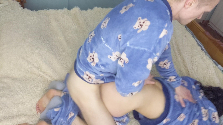 LittleLure: Sexe Dur Et Bistrous Joui À L’intérieur