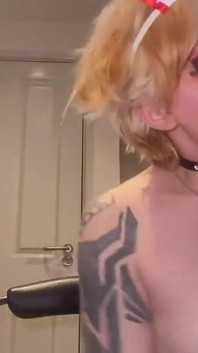 Sexy goth-krankenschwester gibt dir letztes lutschen und ficken vor der penetration