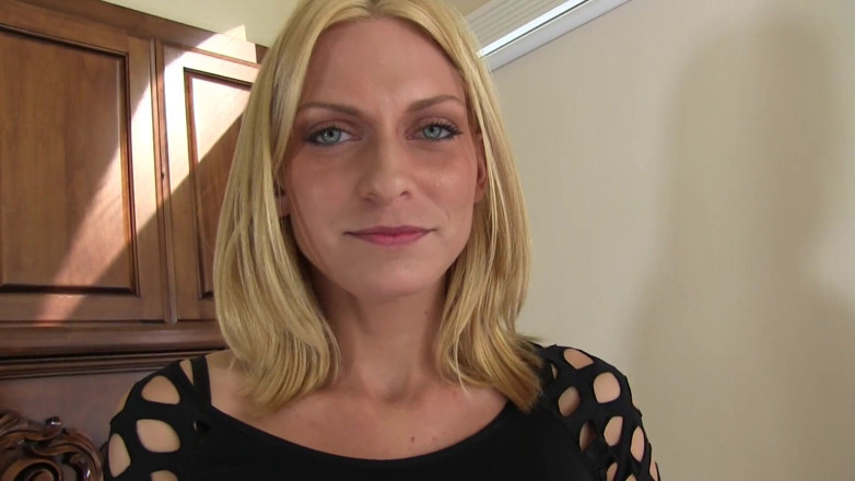 Perv Milfs n Teens: Blonde Slut Slurps On A Big Dick In A Pov...