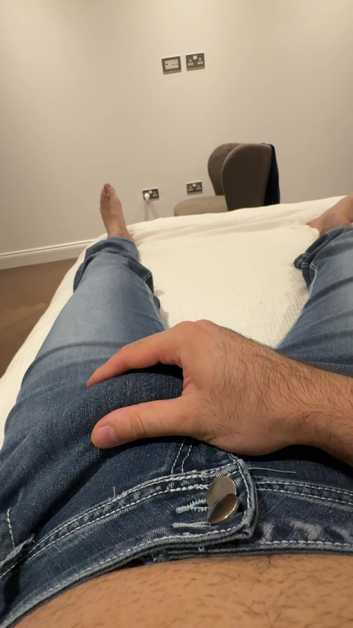 Cock in Jeans: 청바지 입은 POV 솔로 자위 - 살을 찌르는 사정