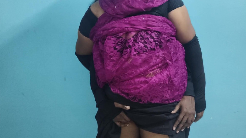 SneakyManner48: Perselingkuhan tante seksi india di hari ulang tahunnya sama staf...