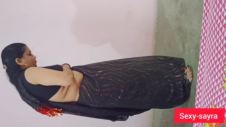 Sexy-sayra: सायरा पहली बार का पानी पीती है