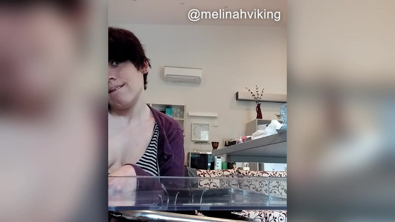 Melinah Viking: 和我一起在家手淫