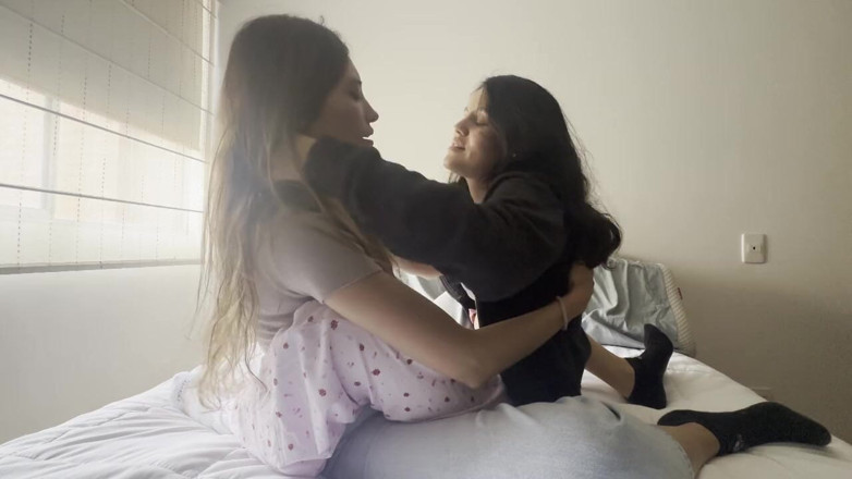 scarlettandc: Můj nejlepší přítel mě učí, jak sát kundičku a má...