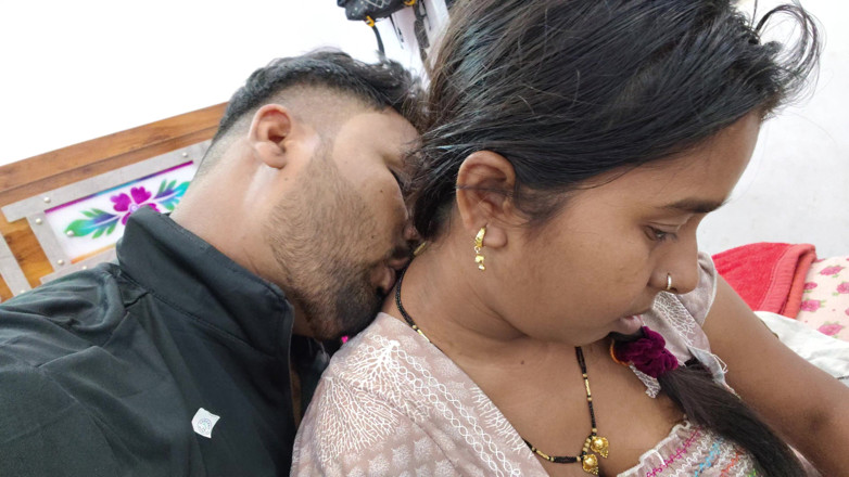 Premi pooja: Indian Desi Stepsister and Stepbrother Slowly Slowly Kissing Hot and...