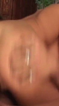 金发熟女在粗暴的重口味冲击中狂喜地尖叫