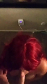 Si jalang Tinder berambut merah dipancut muka dan menelan