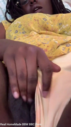 Super sexy ebony cuties: Knickers w bok pocierając moją ciasną owłosioną czarną cipkę