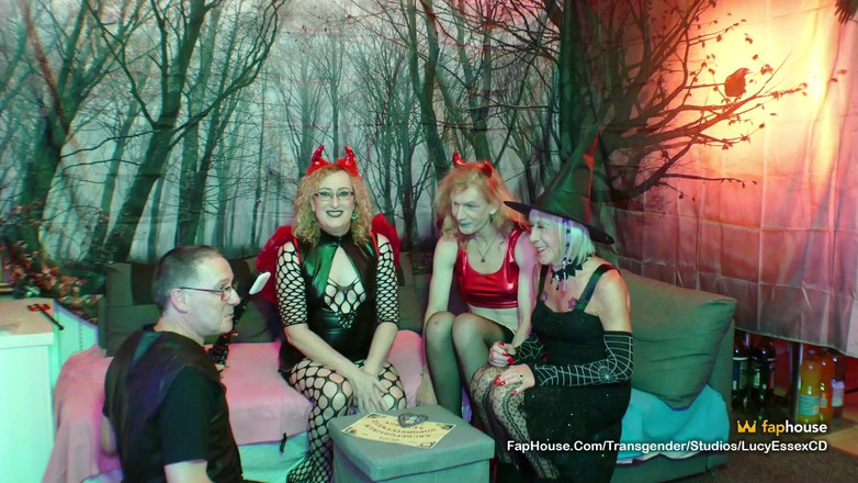 Lucy Essex CD: Сексуальная оргия вчетвером в Хэллоуине, часть 1 с 2-мя трансами и зрелая пара