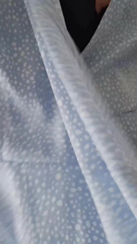 Dani leg in blau patterter strumpfhose