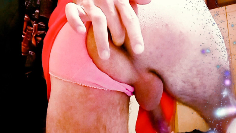 Willy Alexandru Petre: Dedilhando e escancarando minha bunda de calcinha sexy