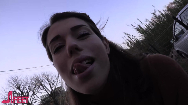 Smokin Fetish: Beauty teen in outdoor smoking