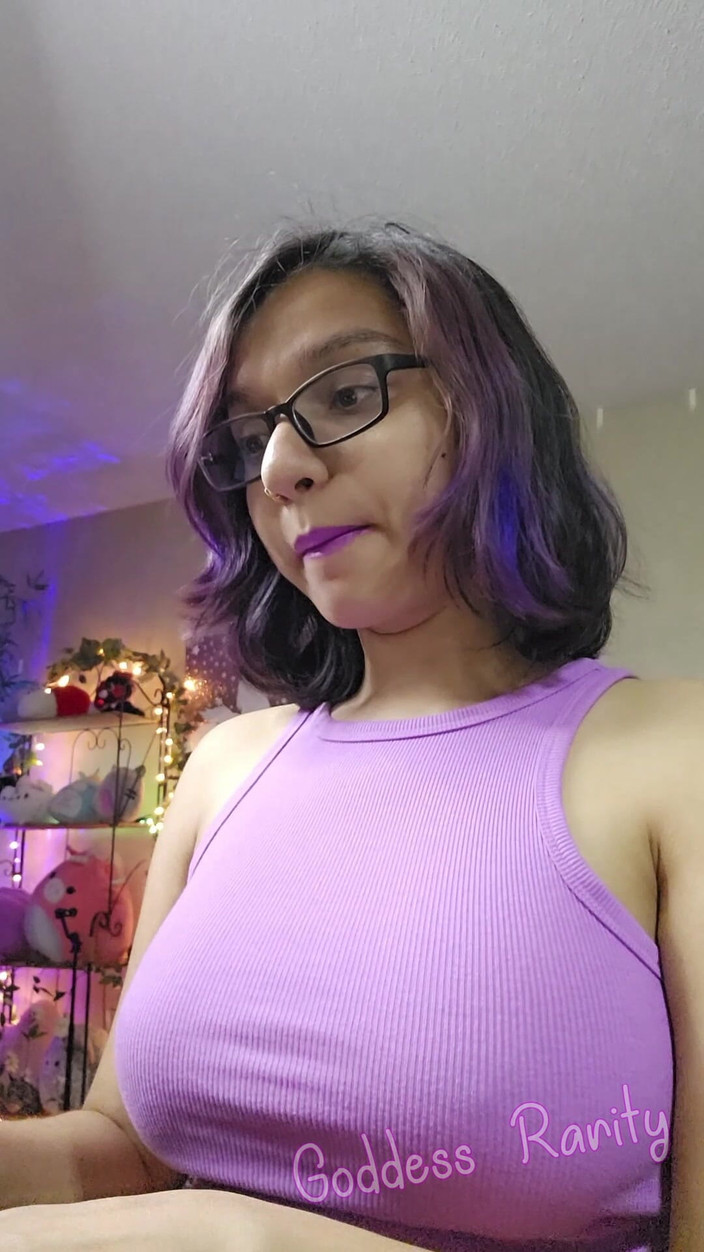 Goddess Rarity: Goddess Rarity Gets Distracted on Stream