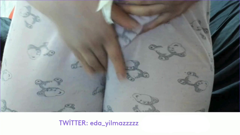bigass_sexy_bigboobs: Esfregando buceta com pijama