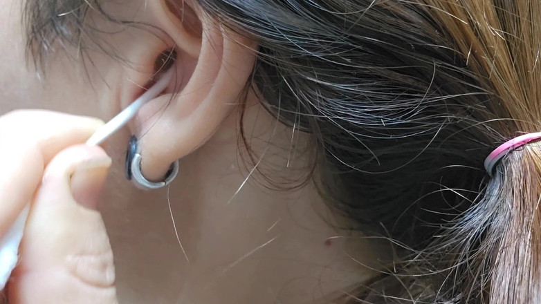 dafnedenoch: Limpiando Mis Oidos Fetiche