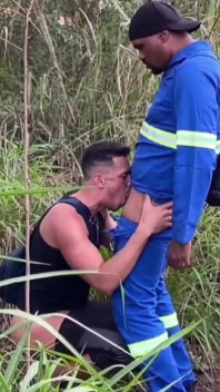 A Worker Passed Through the Park and Received a Blowjob.