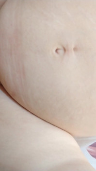 Déesse curieuse - une blonde enceinte trompe son mari en donnant du sperme à son gros cul qui suce sa bite dans la bouche, partie 1