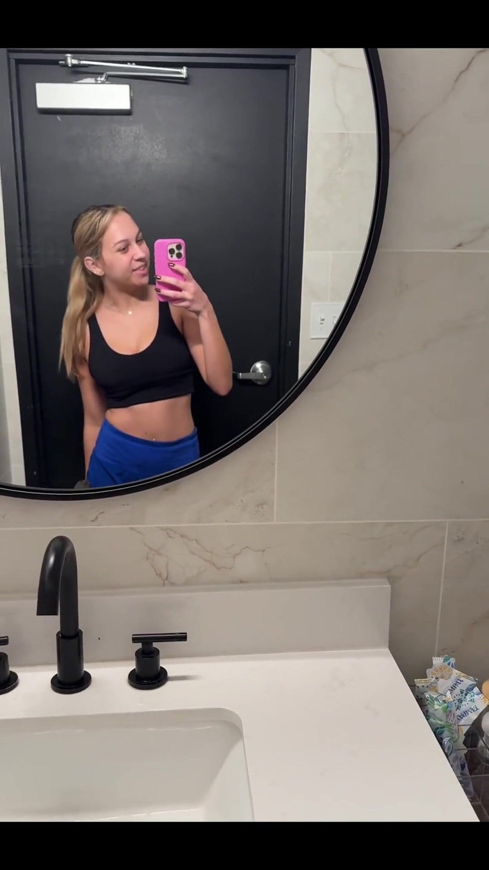 Tiffstreatsxoxo: Pilates'in önünde işiyor