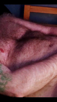 Trans uomo / Da donna a uomo si scopa da solo con un dildo di vetro
