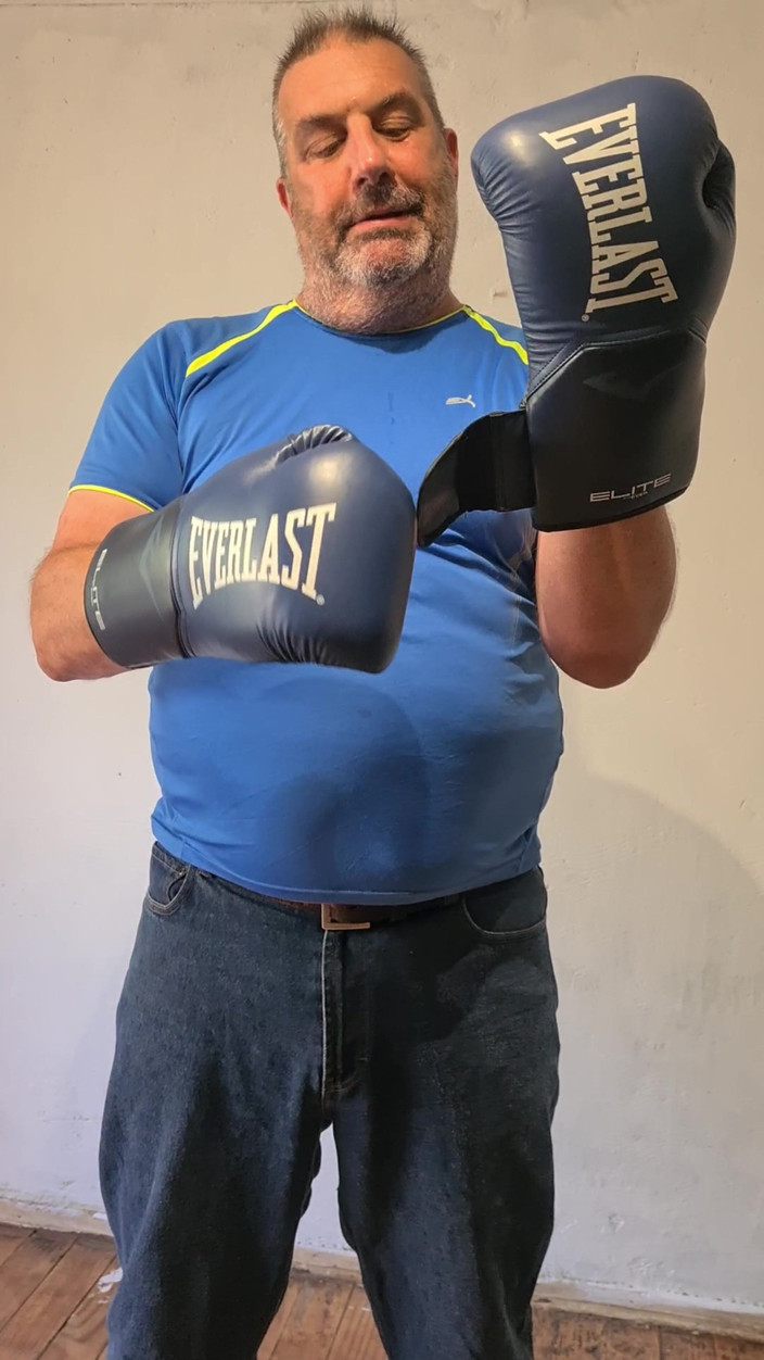 Punchbagplz: Boxer cu tatăl vitreg argint - invitația la studio cu vedere...