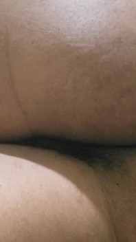 Latina gruesa con curvas mostrando ese culo de cuerpo perfecto - repetirás este