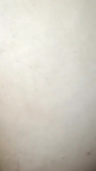 的甜美女孩要求两根鸡巴