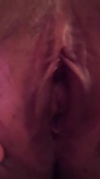 Ragazza asiatica ama succhiare il cazzo e ingoiare sperma