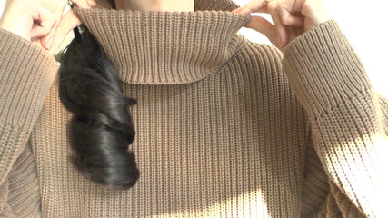 Lady Victoria Valente: मेरे स्वेटर पर फुहार! लेडी विक्टोरिया वैलेंटे मोटी टर्टलनेक स्वेटर में