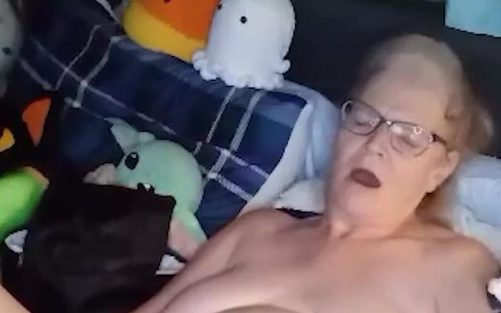 Momma Vee: Orgasme de yoga du matin !