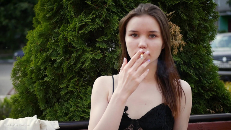 Russian Smokers: Fumando 120 mm Saratoga en la calle