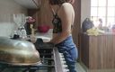 Eliza White: Ngentot istri teman di dapur