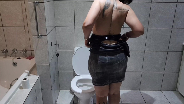 Sparowdox: Losowa milf na imprezie swinger wysysa mojego kutasa i dostaje...