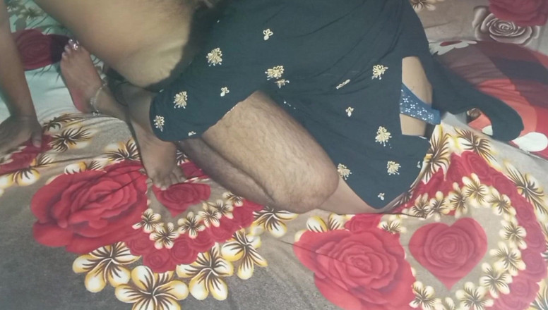 Manjushukla: Velmi atraktivní fešáka je indická bhabhi