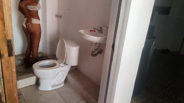 Martin13: 有影响力的拉丁女郎在她们的丈夫不在家的时候自慰！！