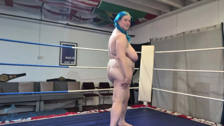 Alice_Mayflower_Scottish: Rennen rond een worstelende ring - solo-meisje