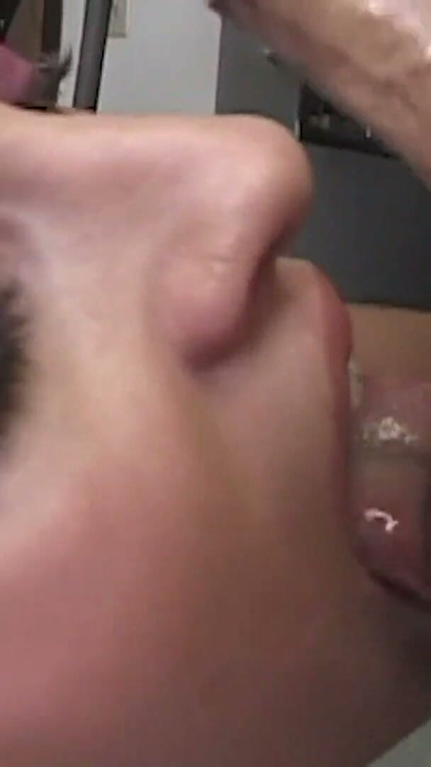 Huge Boobs MILF: Tyla Wynn se opalovala v bikinách, když od ní pán...
