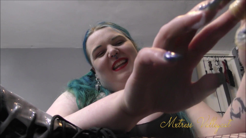 Mxtress Valleycat: Eat your treat from my dirty boots