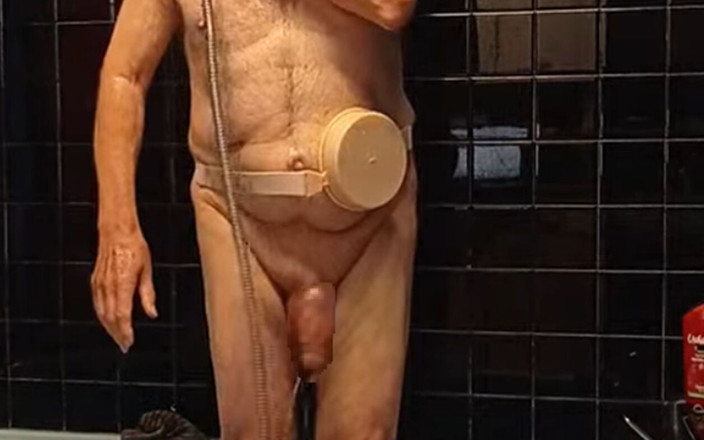 troispoils: Small Shower in the Bath