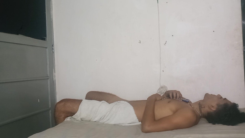 gledyxxx: मैं अपने सौतेले भाई को उसके बड़े लंड पर अच्छी लंड चुसाई देने के लिए रोकती हूं और फिर उसे मेरी चूत को तब तक चोदने के लिए कहता हूं जब तक कि मेरा वीर्य नहीं निकल जाता