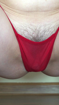 Mencuba Seluar dalam Seksi Haul Dan Mencangkung Untuk Melihat Pepek Besar Membonggol