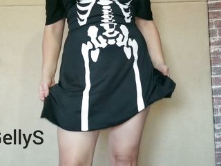 GellyS: Sexy Gelli masturbates in a witch costume